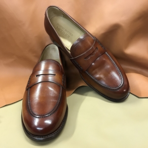 6) Mocassins en cuir vieilli sur semelle cuir doublure veau