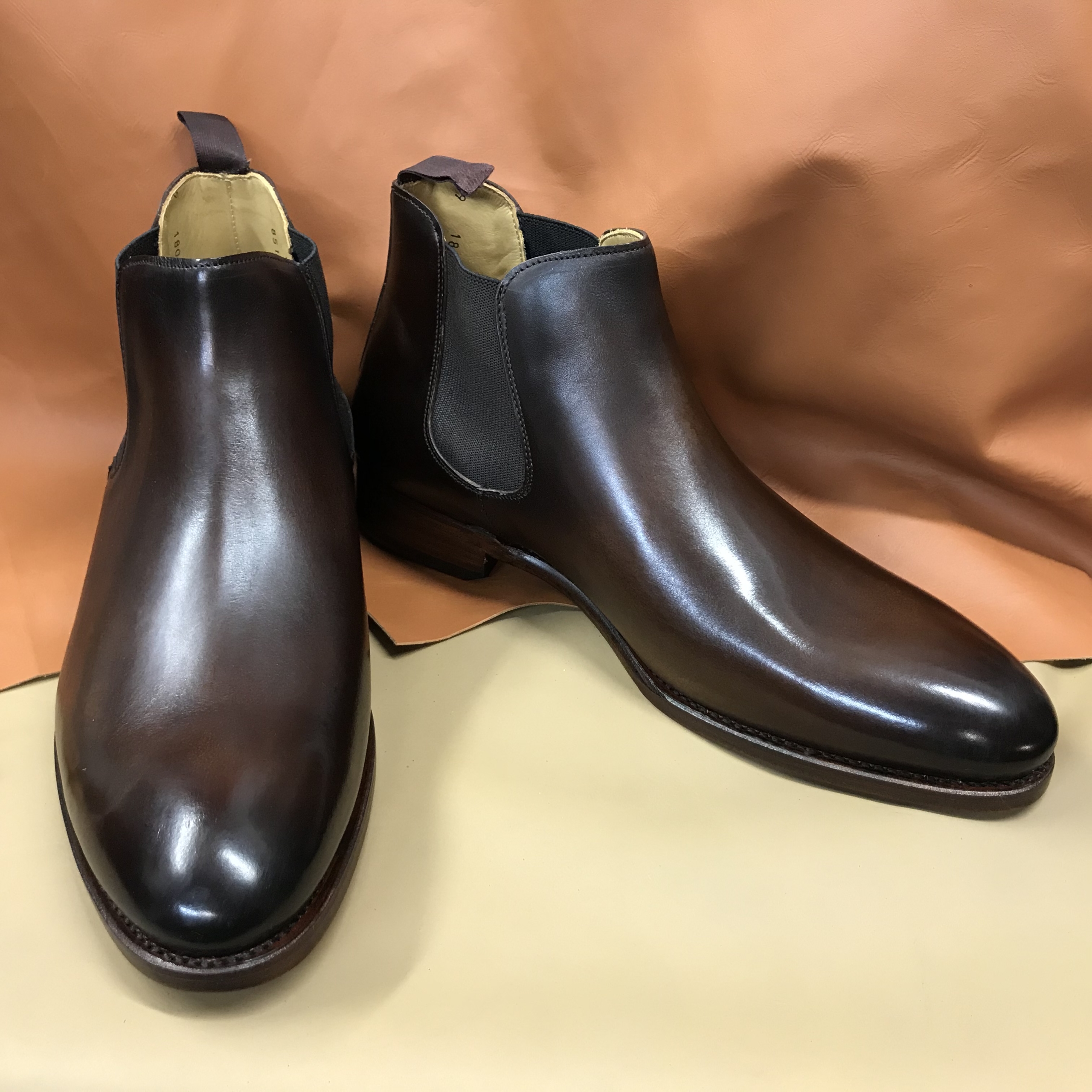 2) bottines marron à élastique  cuir et doublure veau