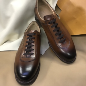 14) Modèle Sneakers cuir de veau marron tannage végétale semelle gomme